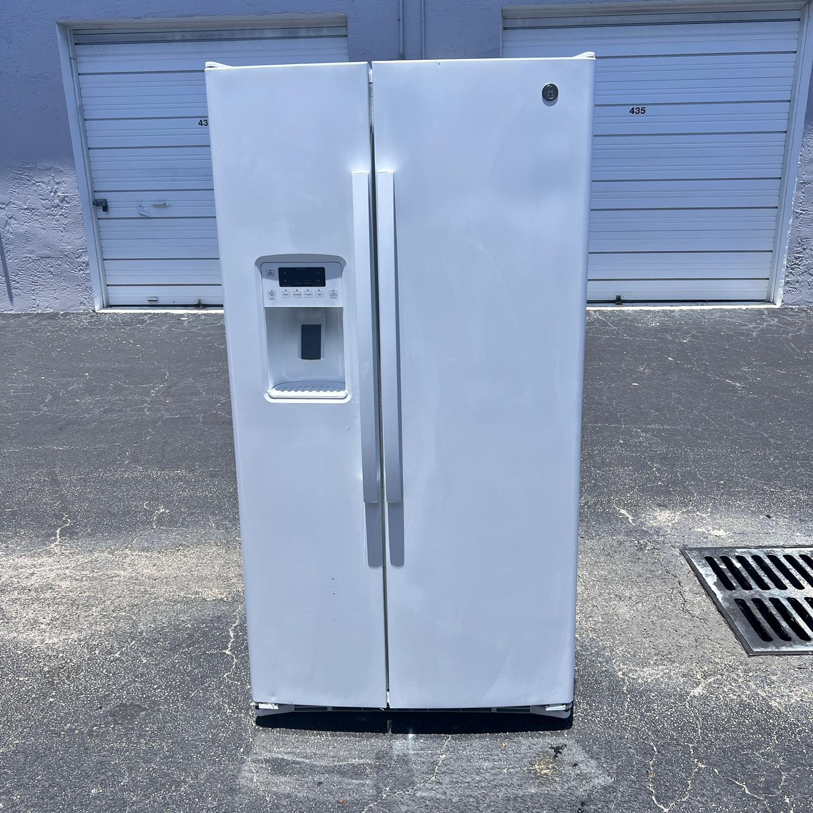 GE Side By Side Fridge. 3 MONTHS OLD! GE Side By Side Fridge. 3 MONTHS OLD!